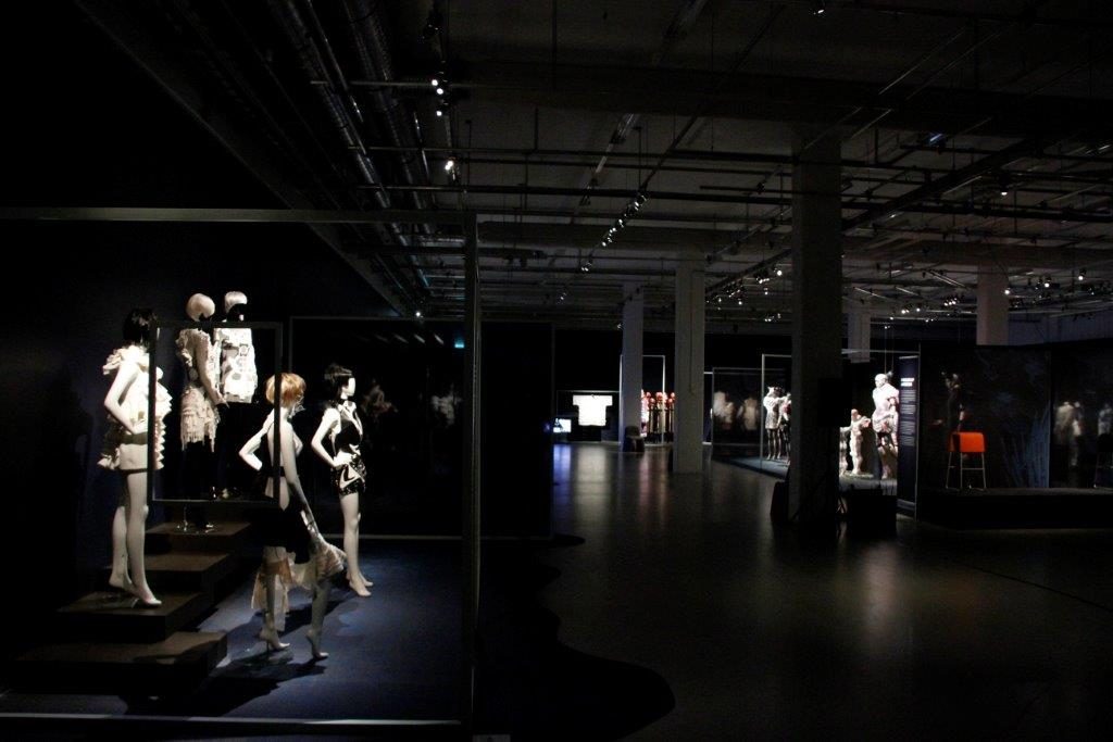 丨Oddbirds与策展人Cay Bond合作-12