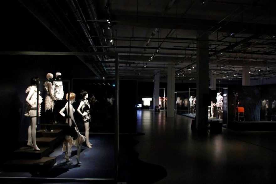 丨Oddbirds与策展人Cay Bond合作-12