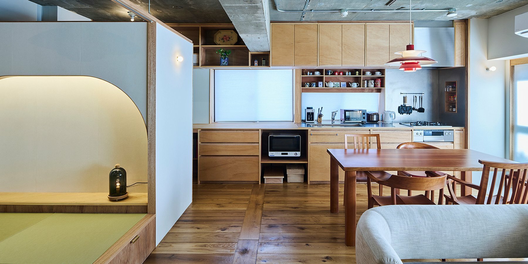 日本横滨'room206'公寓 | 木质岛屿卧室成为空间核心-15