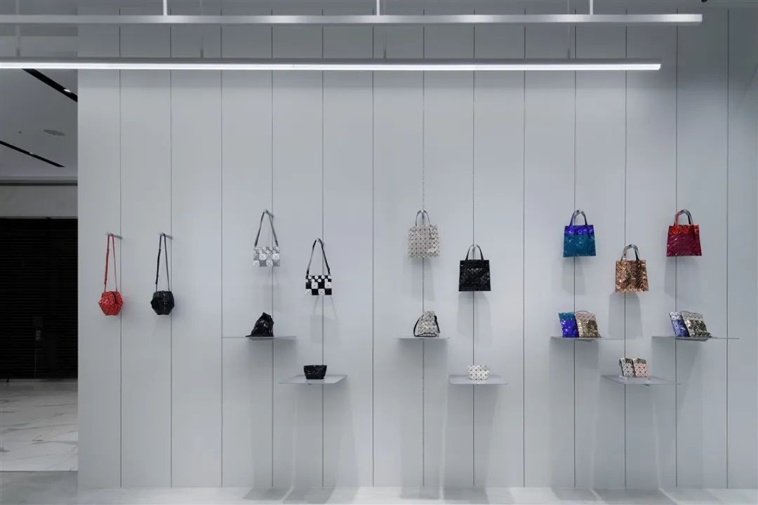 日本 BAO BAO ISSEY MIYAKE 包店设计丨Moment-13