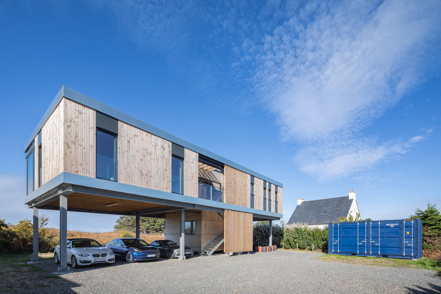 悬浮海景别墅,简约优雅的法式海景之家-23