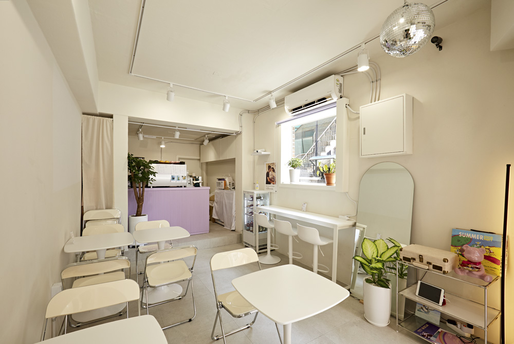 简约白色咖啡厅 | 8 平米的小空间，大设计-4