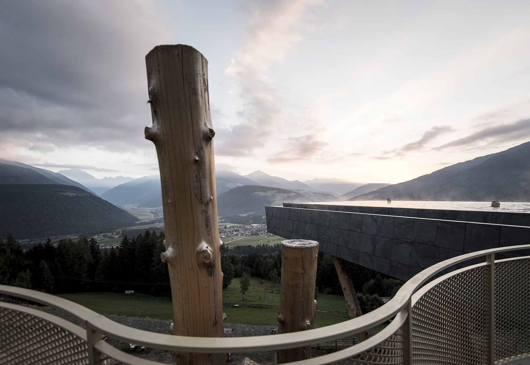 游弋于天地间 & 拥有漂浮大泳池的意大利Hubertus 酒店 / noa* -111