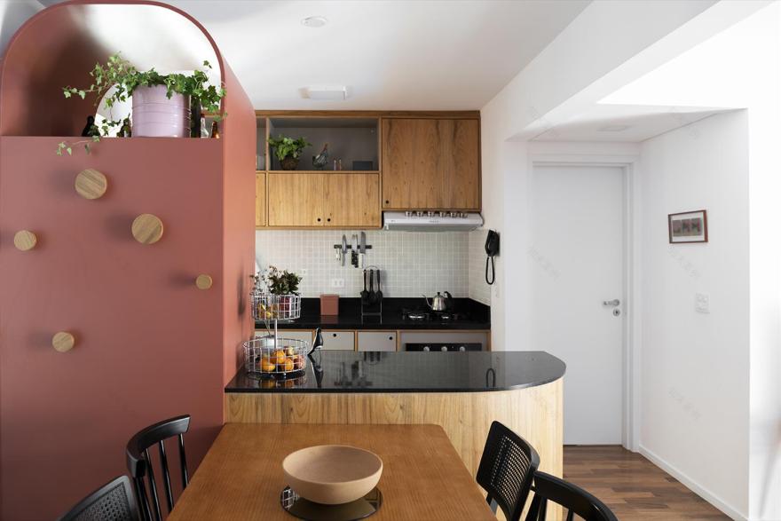 复古公寓翻新 | 多功能设计与自然元素的完美结合-1