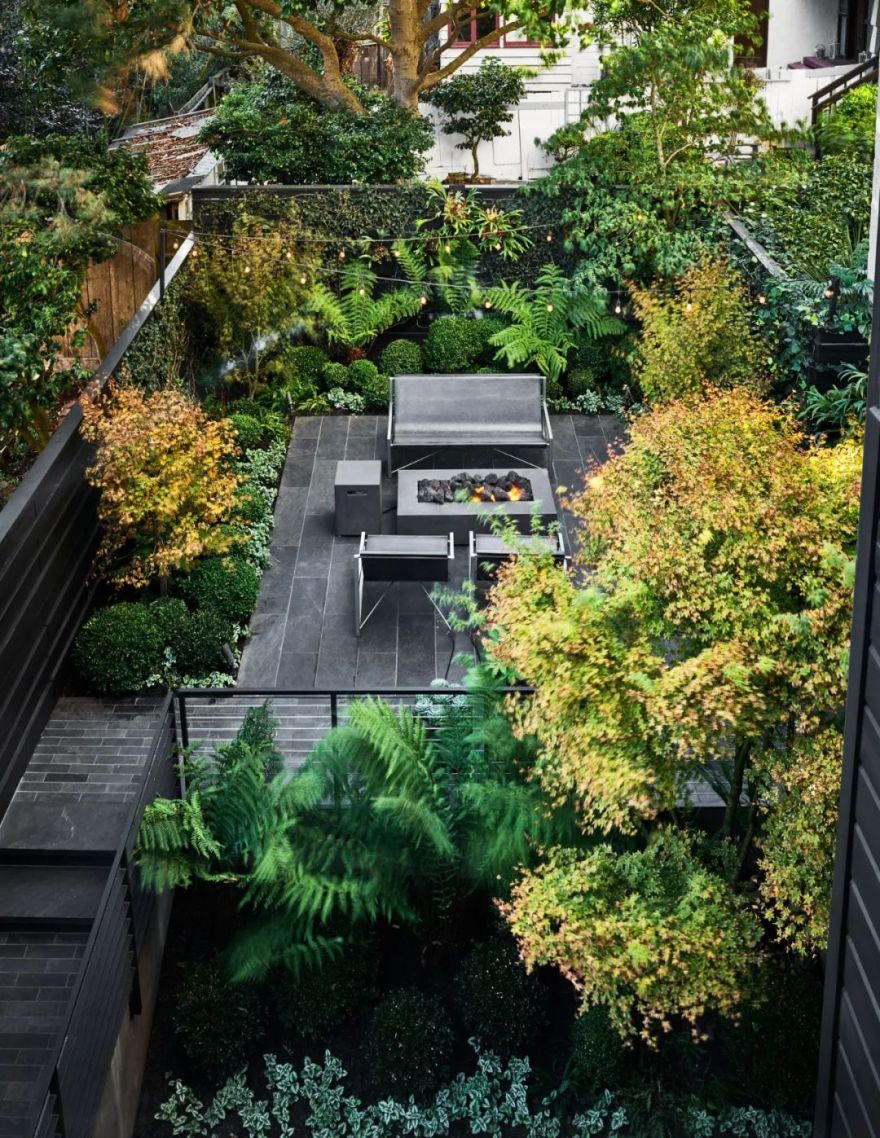 奇葩设计师用2年把房子涂成黑色,还被夸是天才?-85