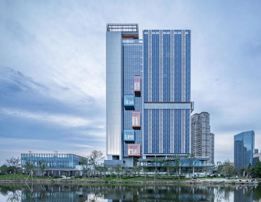 宁波北仑青创大厦丨中国宁波丨DC国际-2