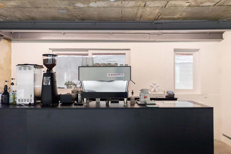 潮流感知下的 14 平米咖啡馆设计-15