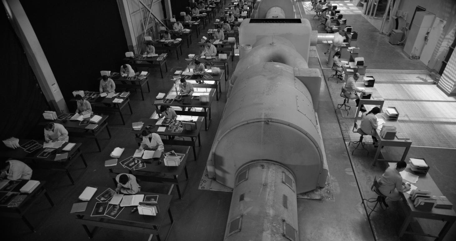 梦境之地 | 伊朗艺术家 Neshat 的美国梦解读-17