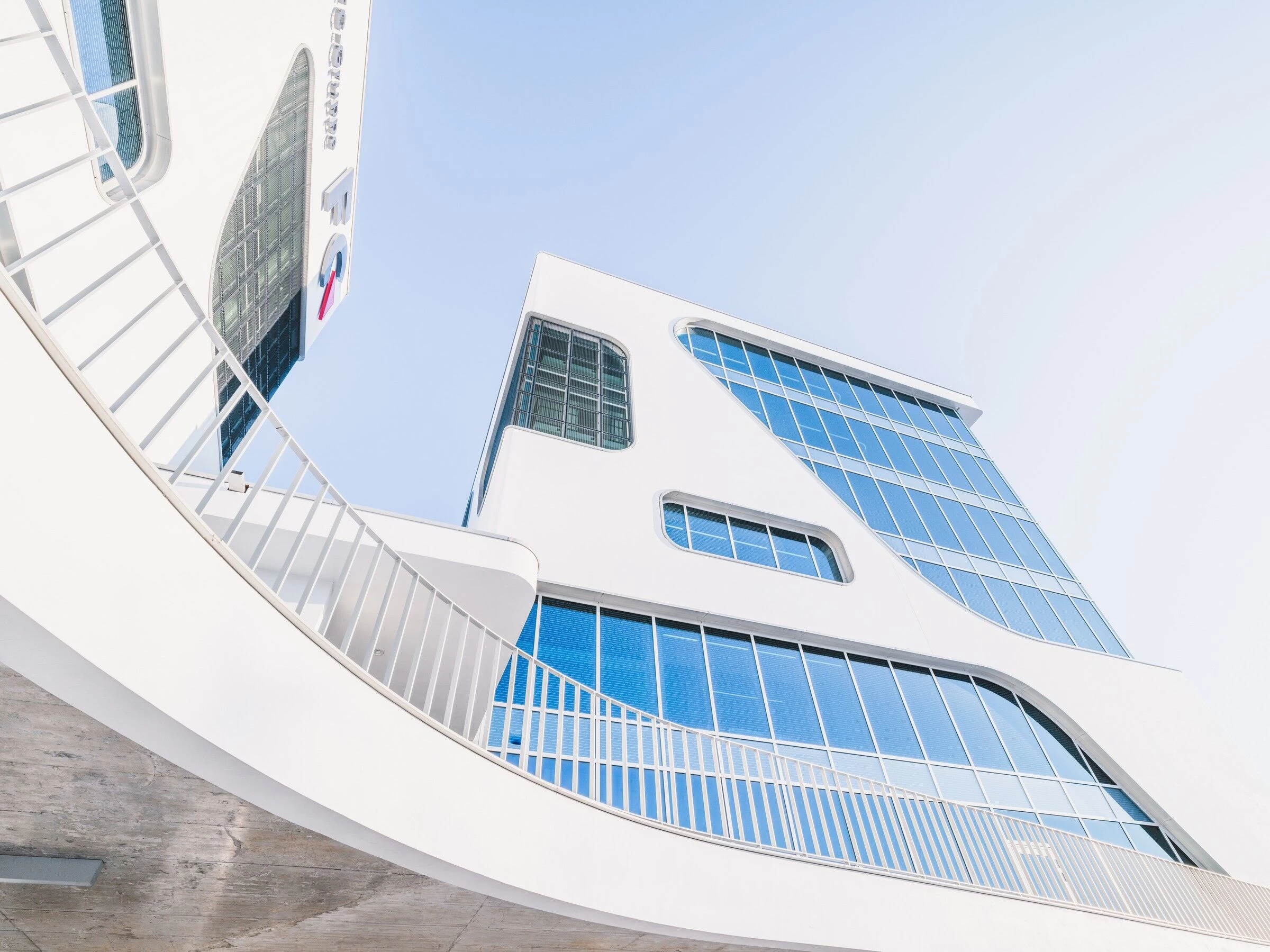 智能玻璃创新办公建筑——3deluxe 打造 FC 校园-22