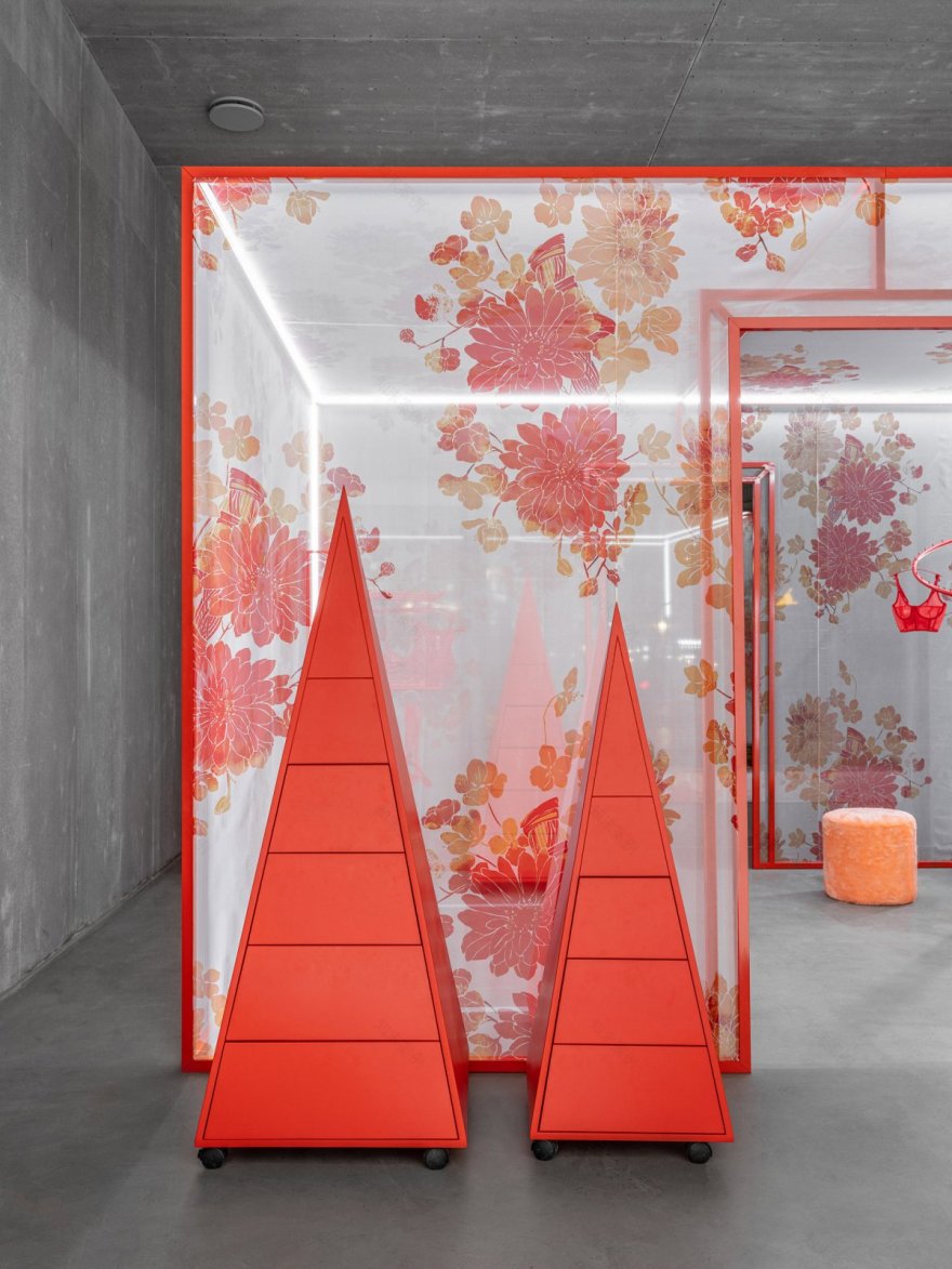 Petra Gallery Store · 艺术画廊般的内衣店设计丨俄罗斯莫斯科丨Petra 品牌和 Harry Nuriev-6