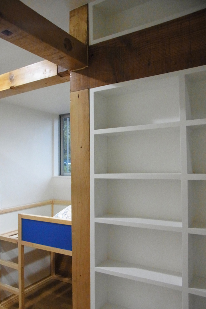 木构书架打造儿童阅读空间-10