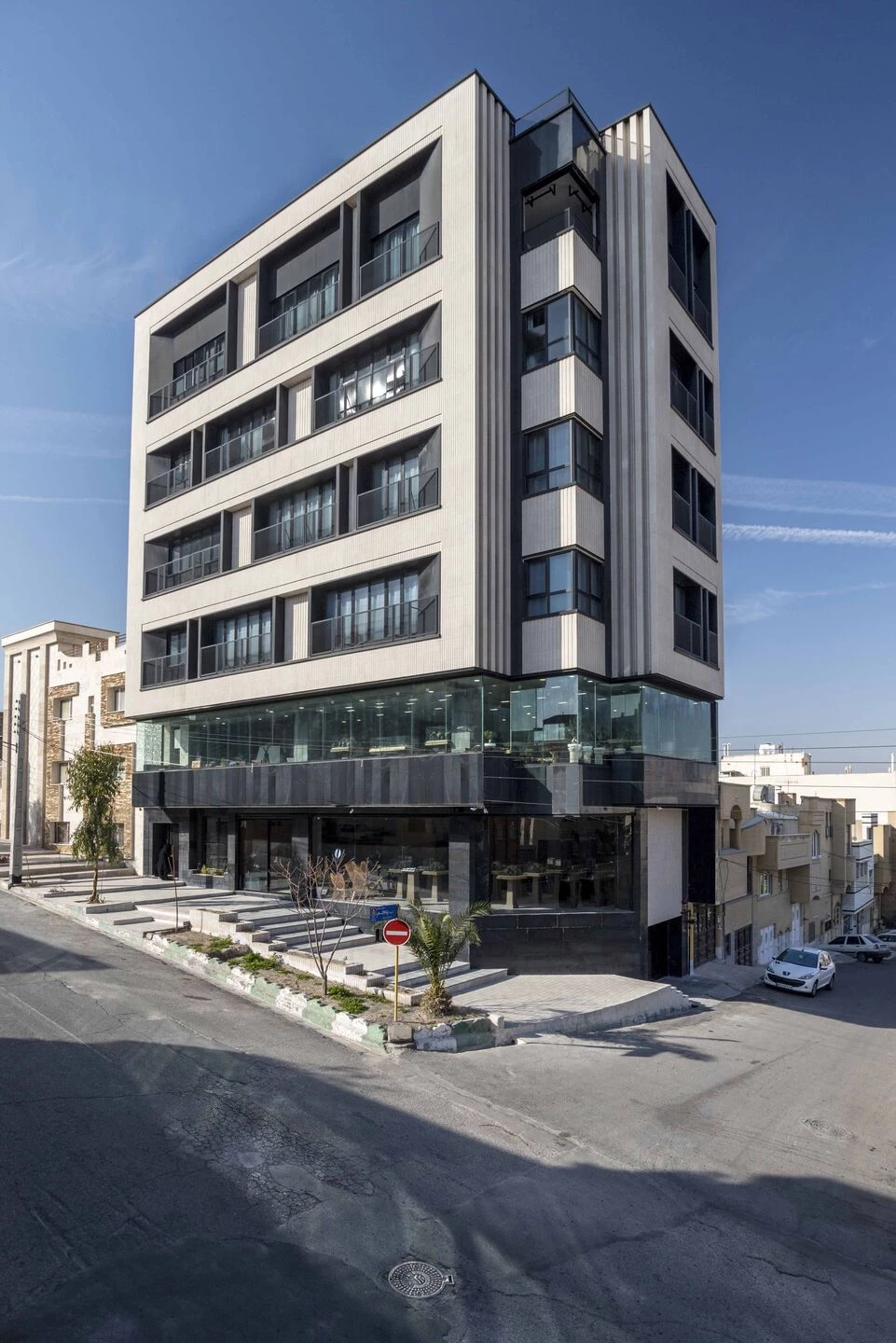 AGHAGHIA · 伊朗 Qom 的悬浮雕塑式公寓设计丨RJ ARCHITECTS-24