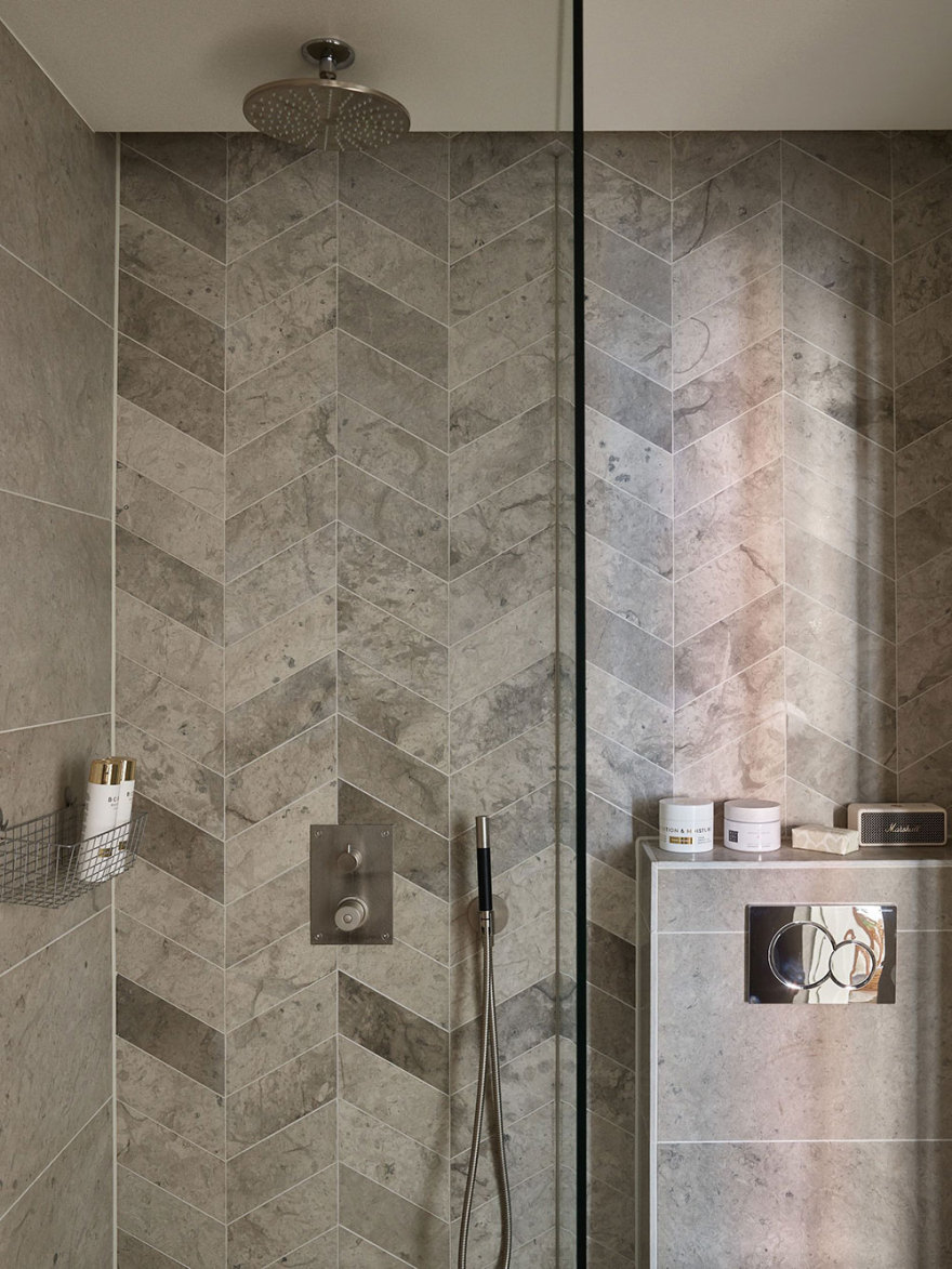 斯德哥尔摩工业风公寓的粉色卧室设计-22