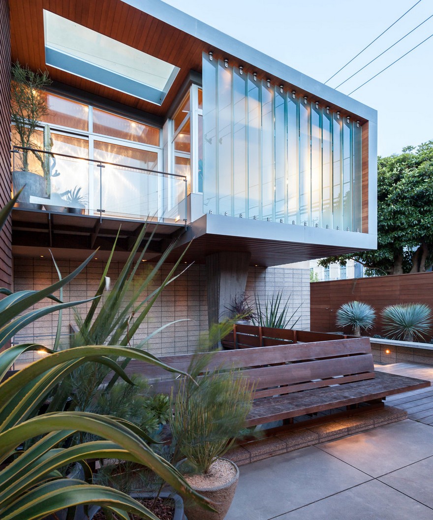 Schindler Residence Takes Full Advantage of the Incredible Site-7