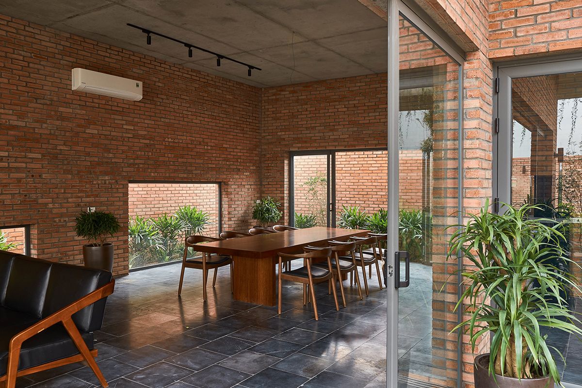 Mạo Khê House - Ngôi nhà gạch đỏ với không gian xanh bao phủ | HGAA-37