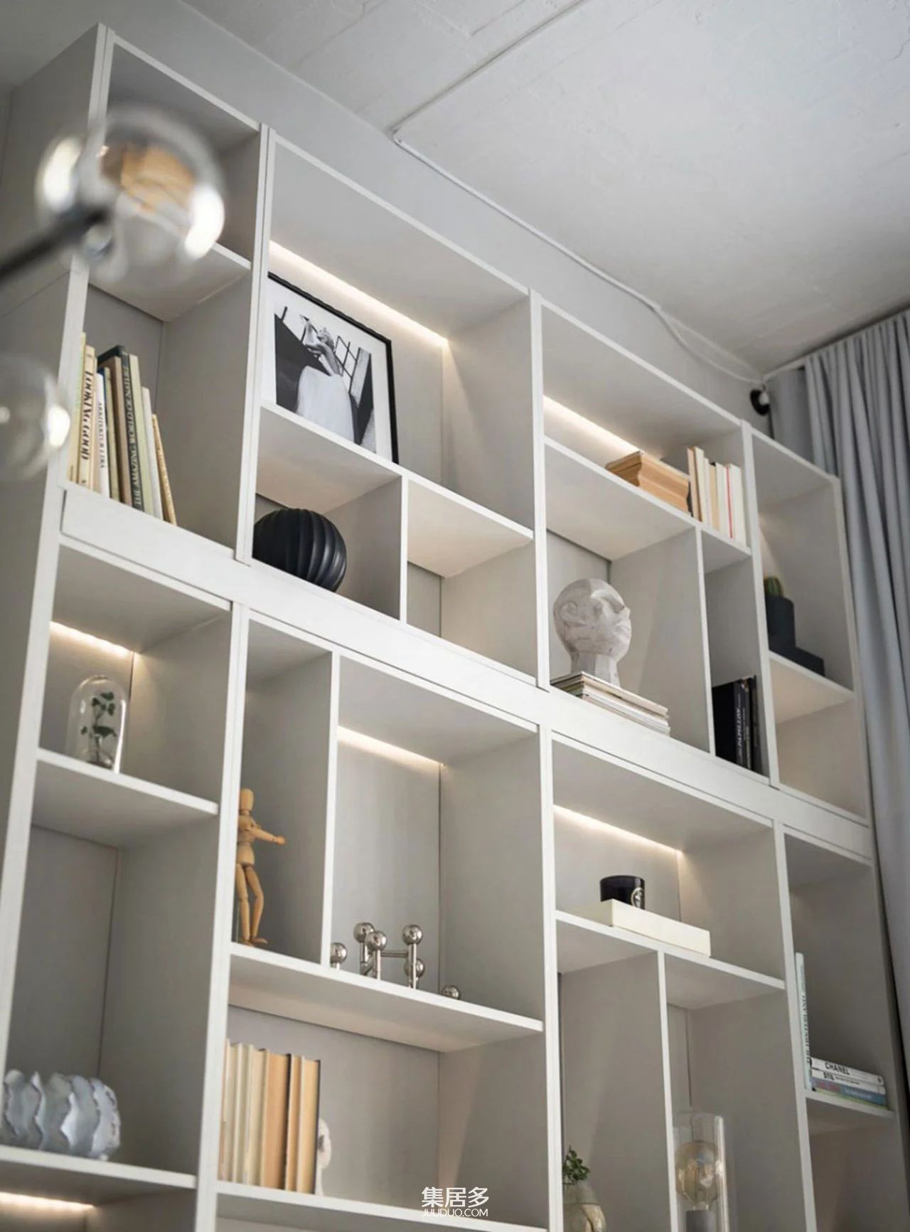 斯德哥尔摩小而时尚的单色阁楼丨瑞典斯德哥尔摩-10