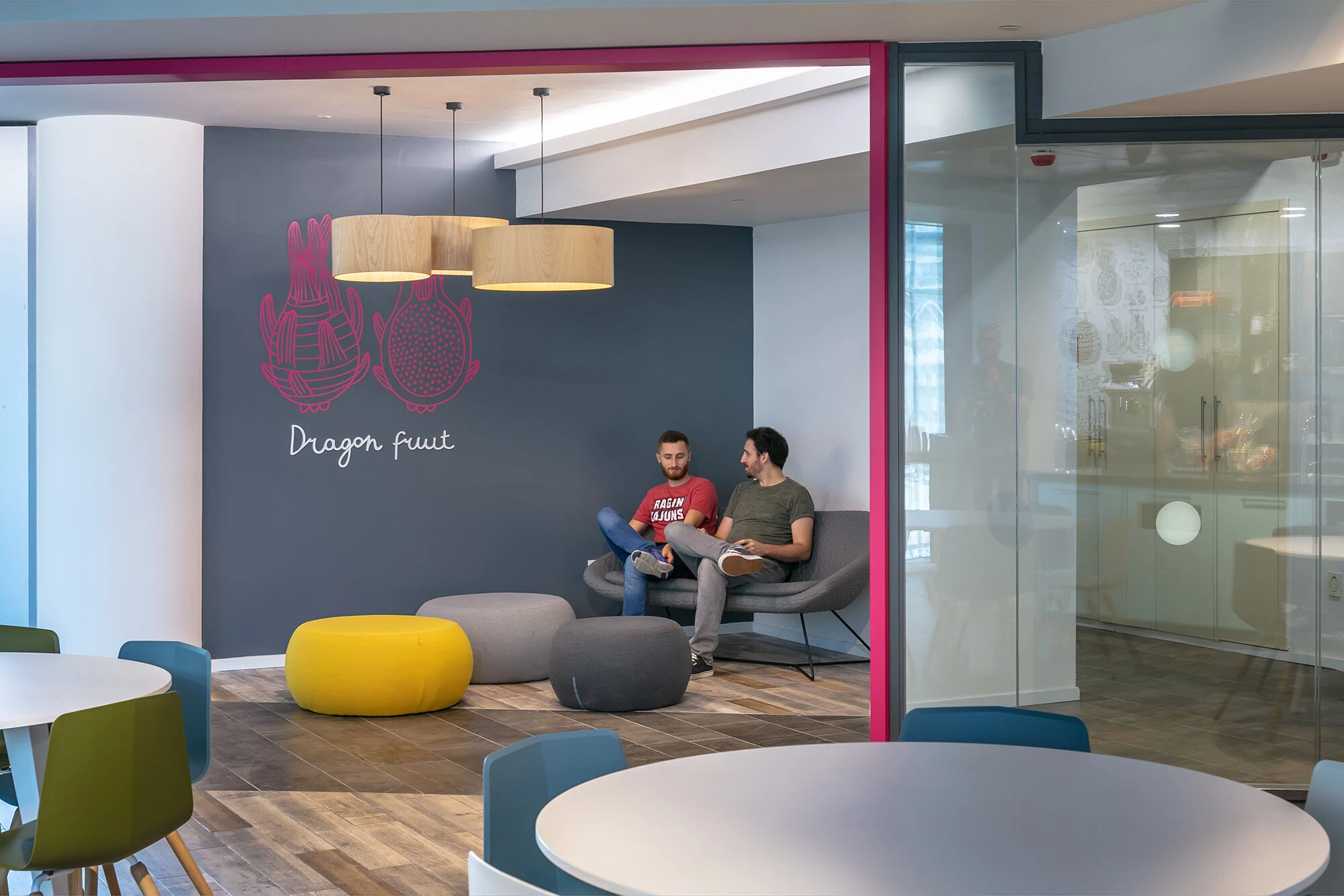 全球 70 个办公室的统一设计风格-36