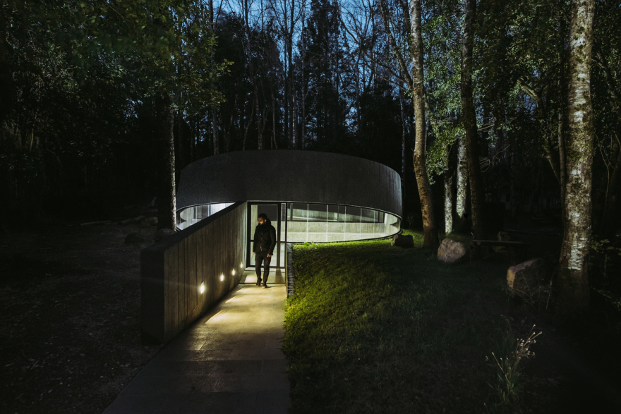 智利森林中的 Moholy 冥想空间丨José Peña-25