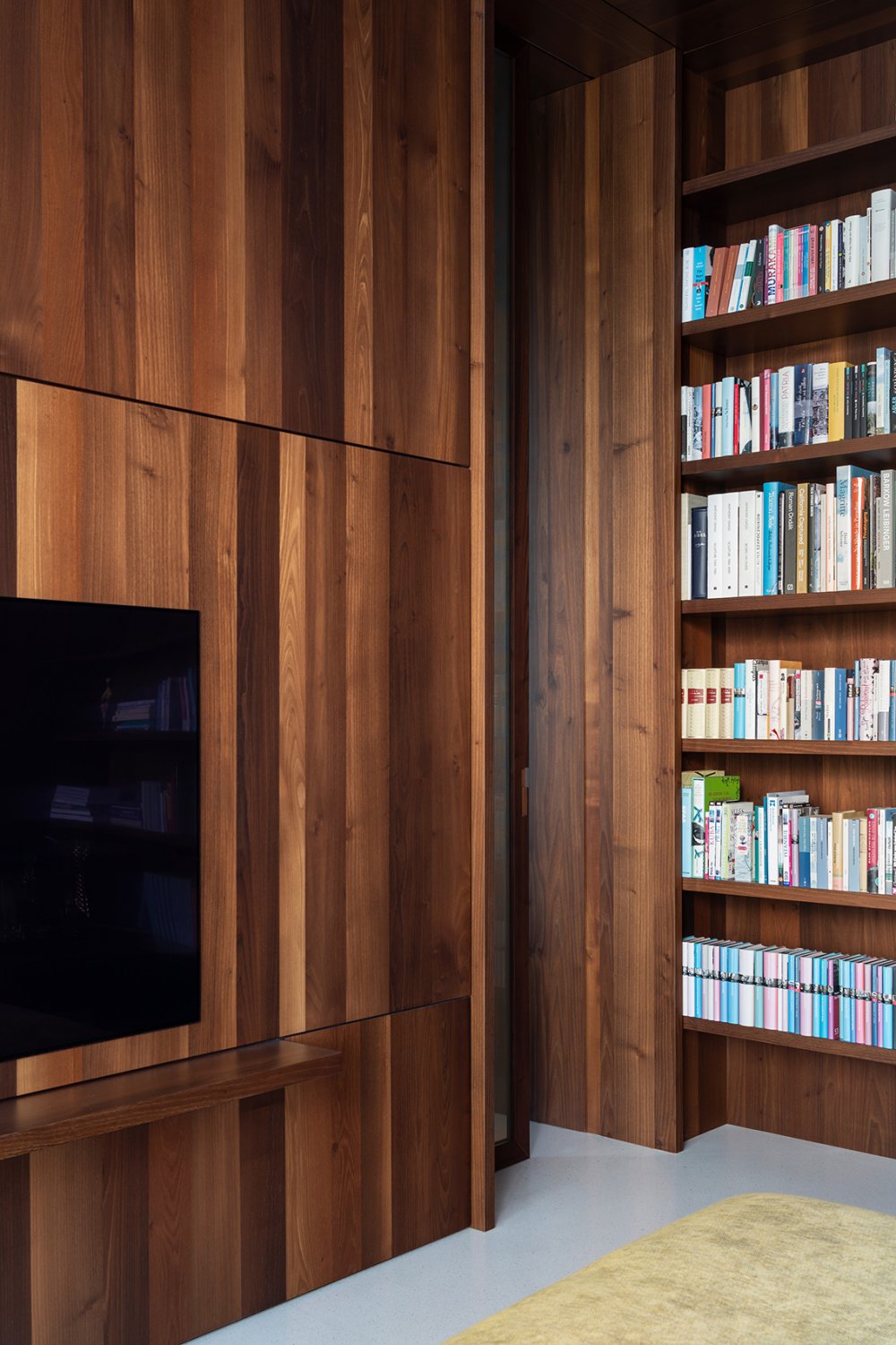 人力资源顶层套房（需结合具体语境，HR常见为Human Resources即人力资源的缩写，Penthouse指顶层豪华套房、阁楼等，这里按常规组合含义翻译） 丨德国柏林-4