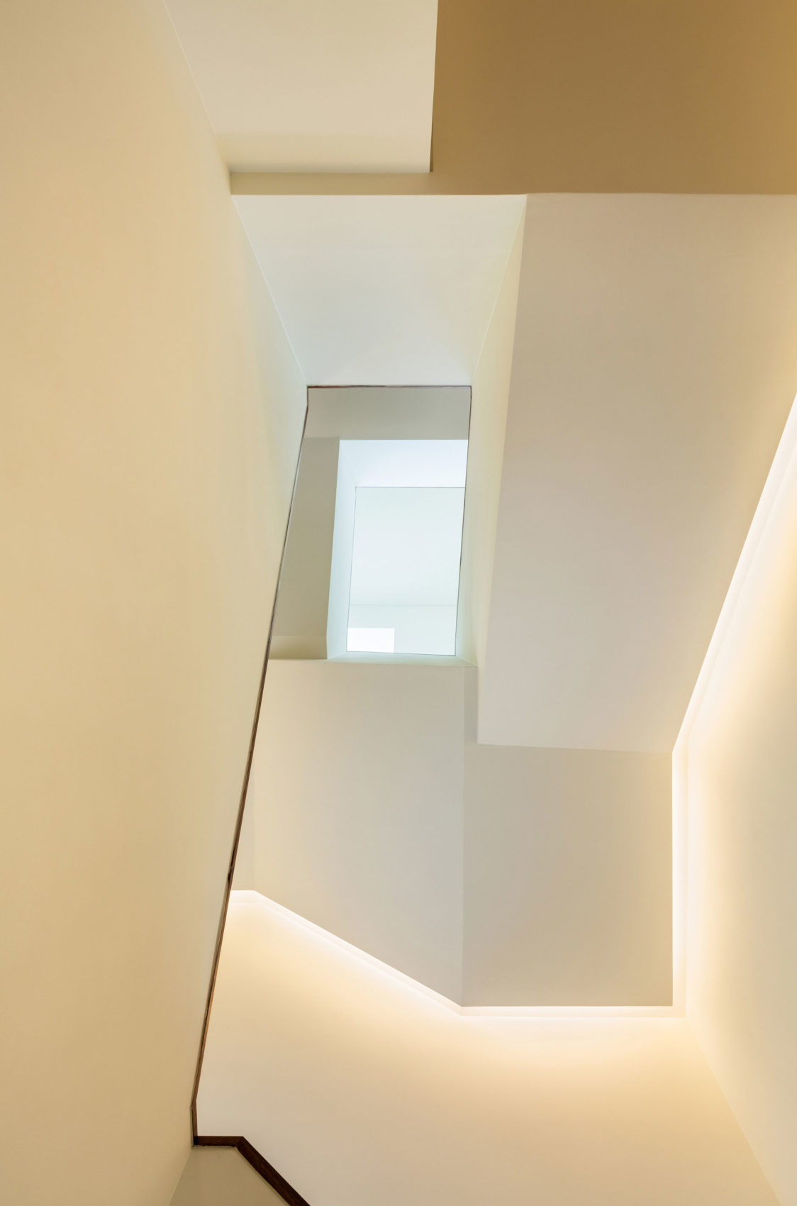 A Unique Mountainside Home in Seoul, South Korea-38