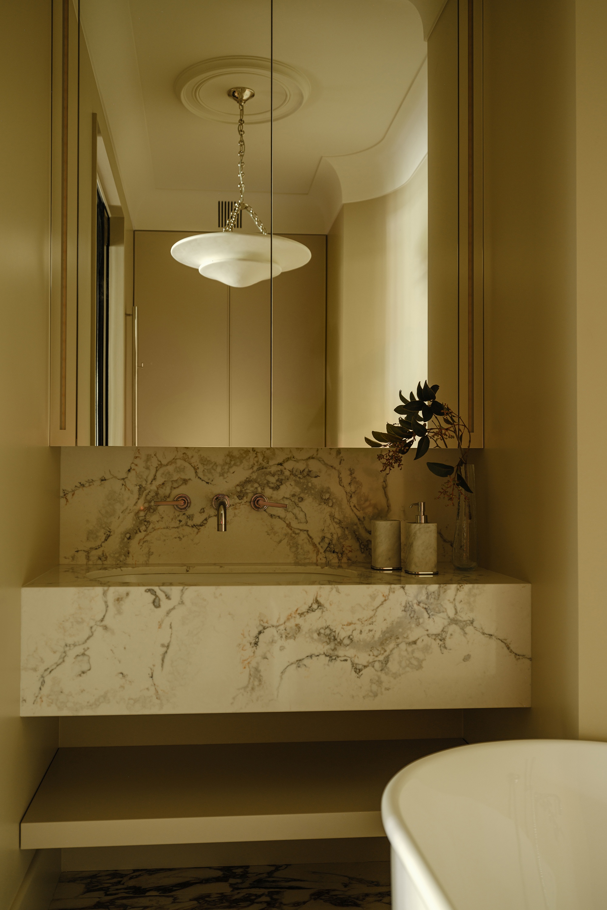 Elegant Apartment in Warm Tones : 当代设计表达丨Vera Lemeshko-31