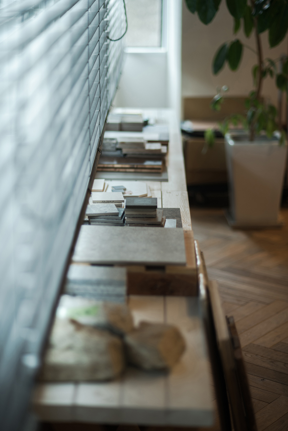 鹅卵石办公室；PEBBLE也可能是特定名称，如品牌名、项目名等，若有更明确语境PEBBLE办公室的表意更明确 此处假设缺乏进一步信息，根据字面直接翻译为鹅卵石办公室 -4