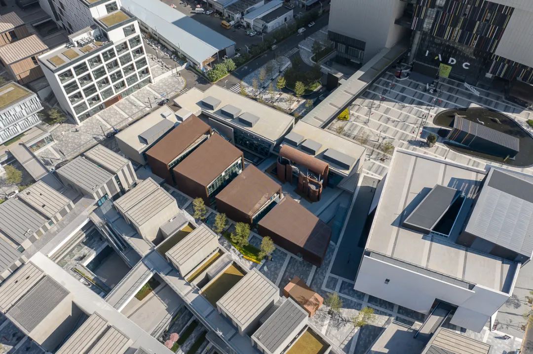 神秘艺术小镇 | 契里柯街道与杜尚楼梯的对话-13