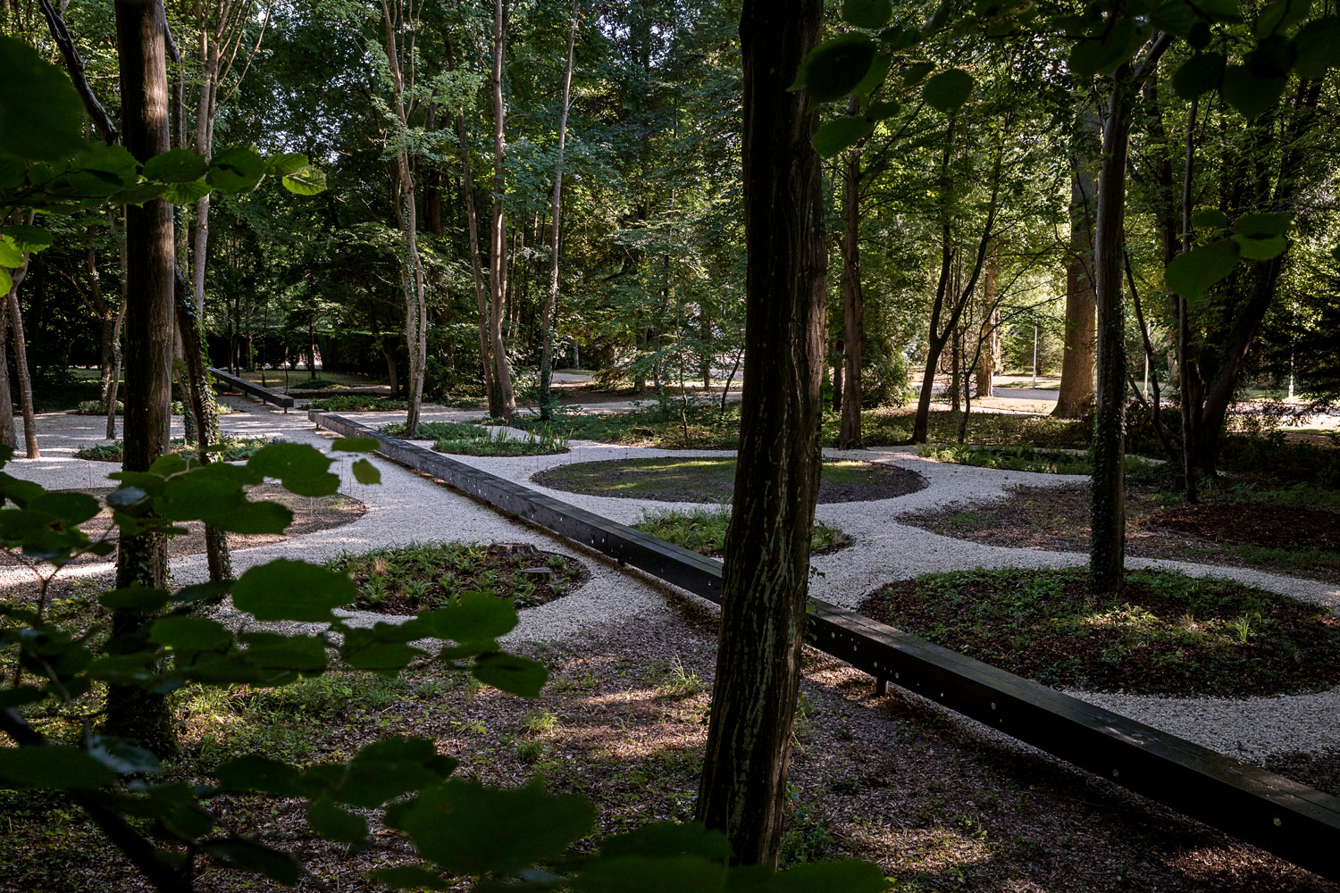 法国墓地和纪念馆周围景观-22