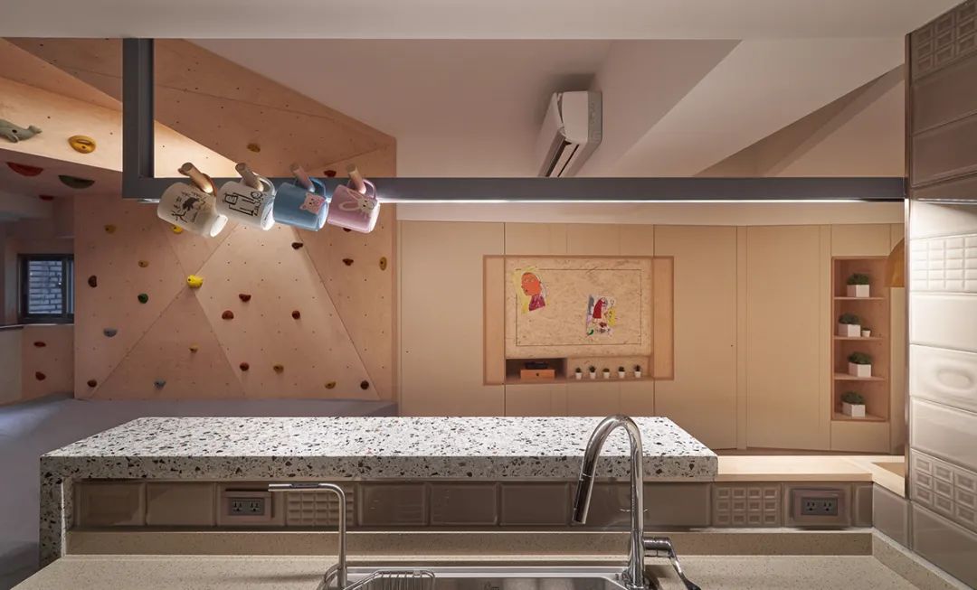 台北 105㎡老房改造,客餐厨全开放,还有室内攀岩区,活泼又实用-63