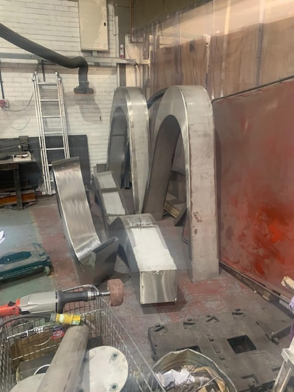 《狂野之生》· 历史遗址上的互动公共艺术装置丨英国丨NEON-37