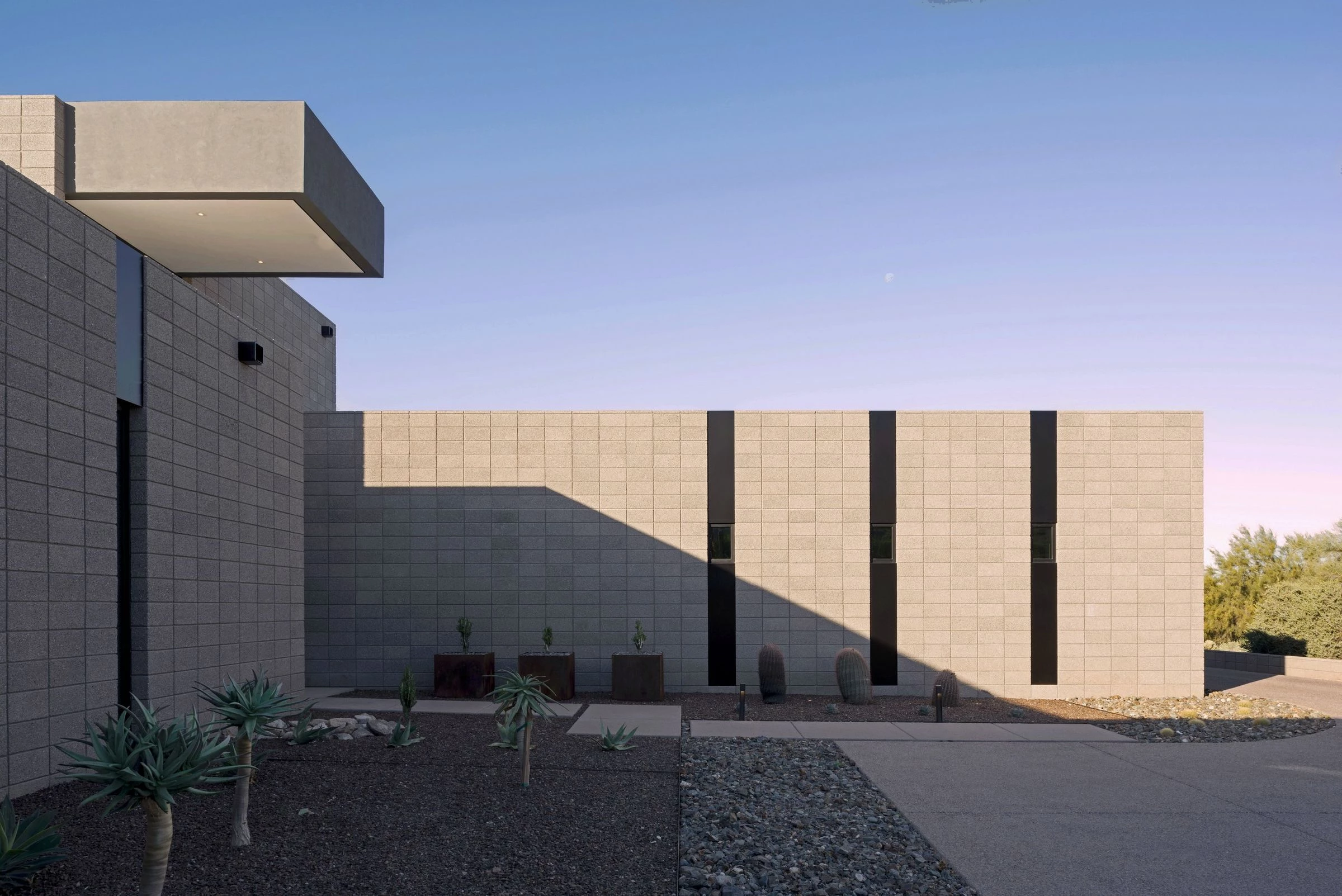 亚利桑那州斯科茨代尔的 Troon 现代住宅,融入自然的几何之美-22