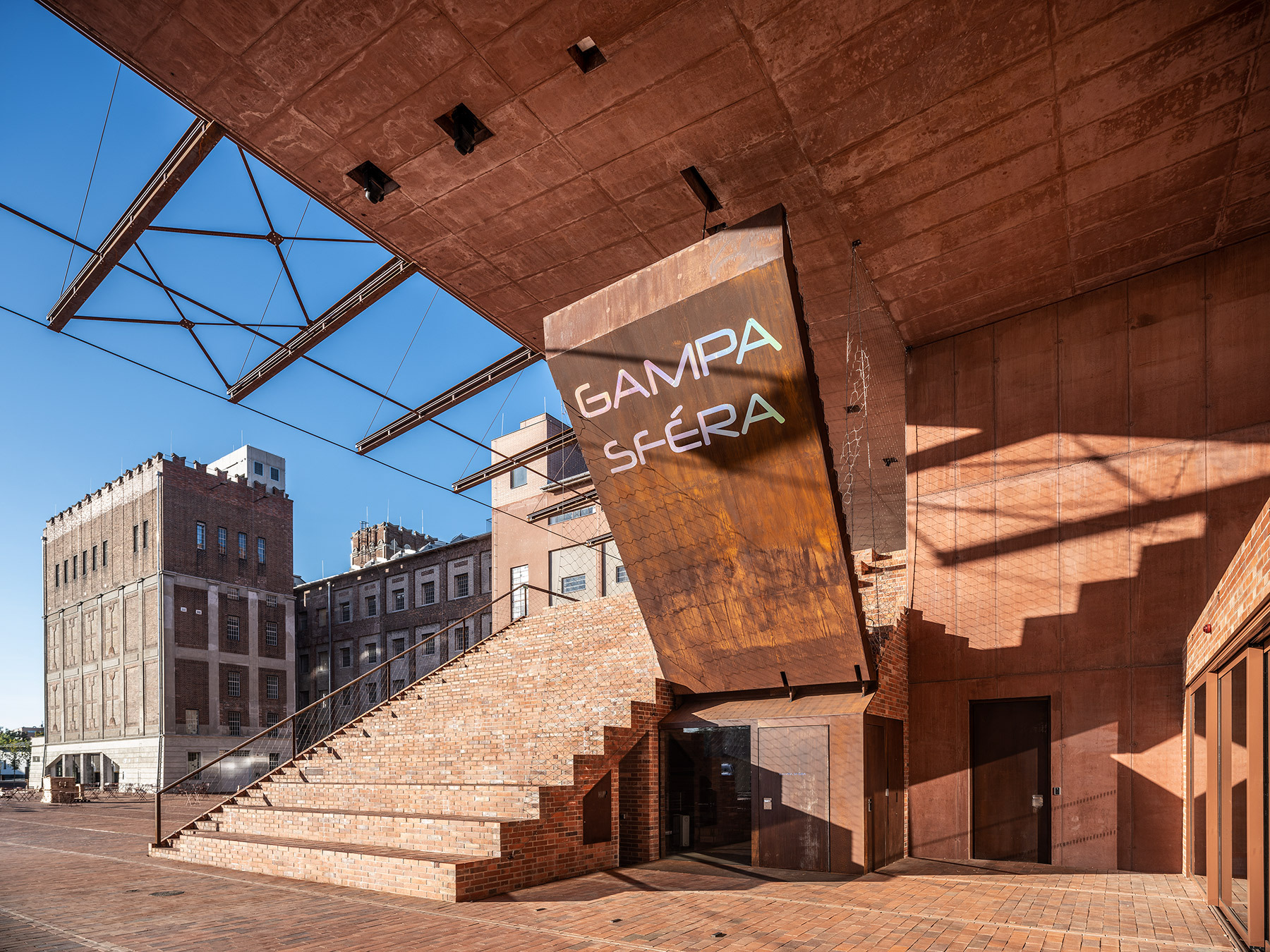 新舊共榮的城市典範：捷克舊磨坊改造，融合藝廊、教育中心、市民共享的文化場域 | FAM-8