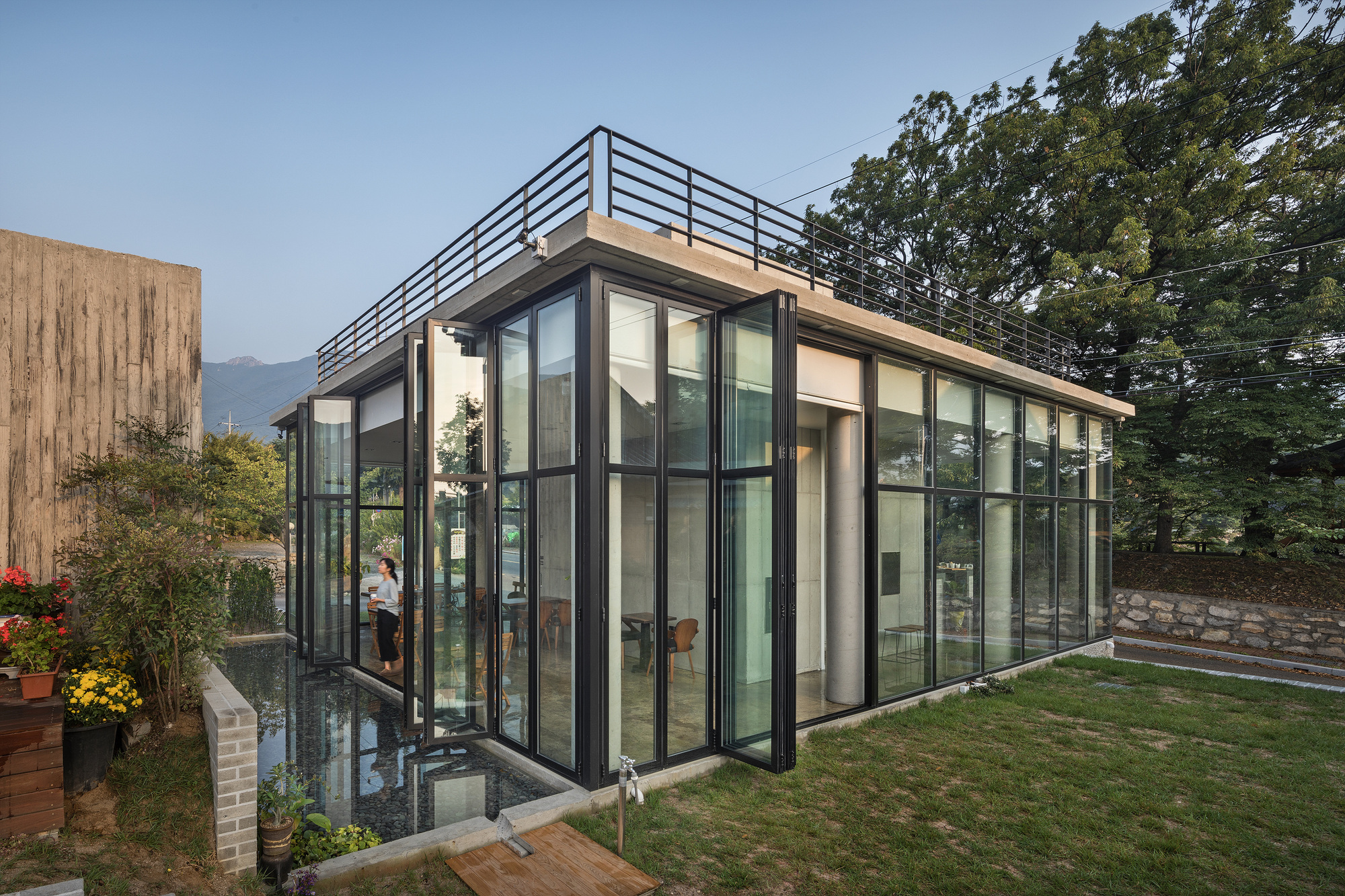 韩国乡村里的现代咖啡屋住宅-1