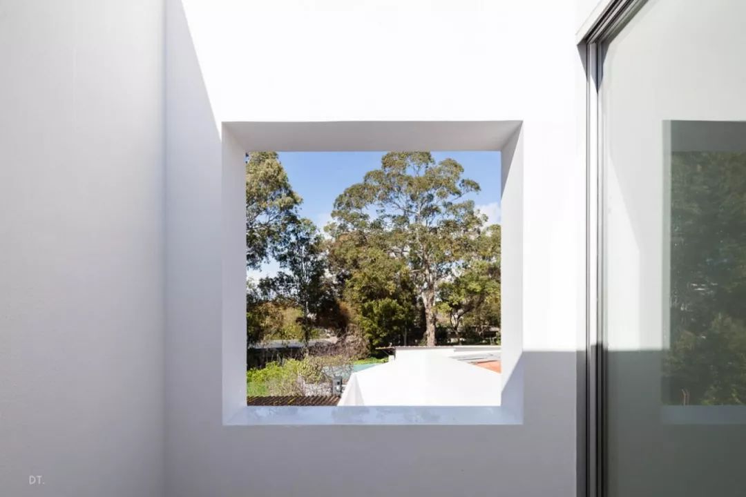 极简主义设计，葡萄牙里斯本的通透空间美学-71