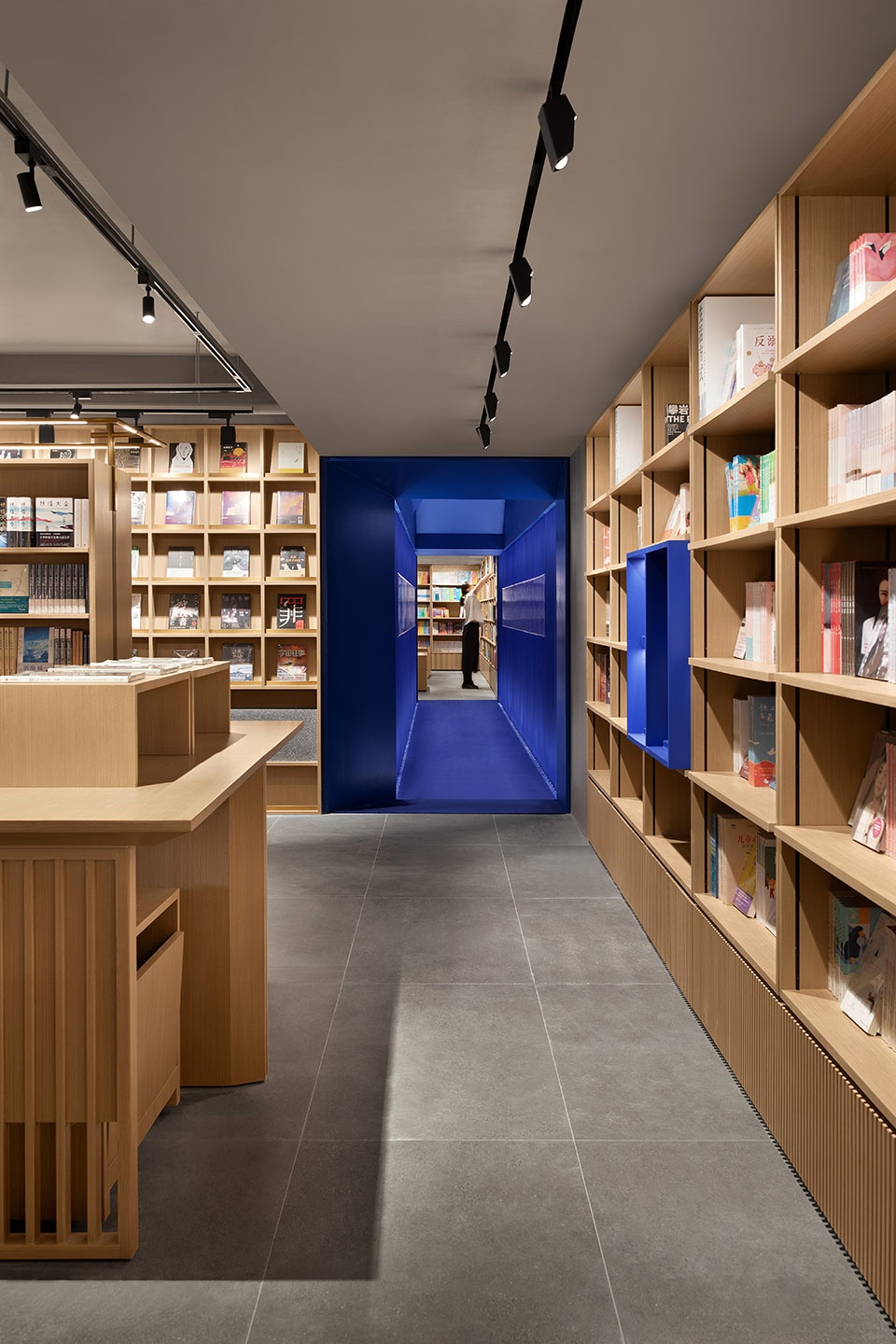 日夜流转中的都市文化灯塔 · 唐宁书店四海城店丨中国广州丨立品设计-47