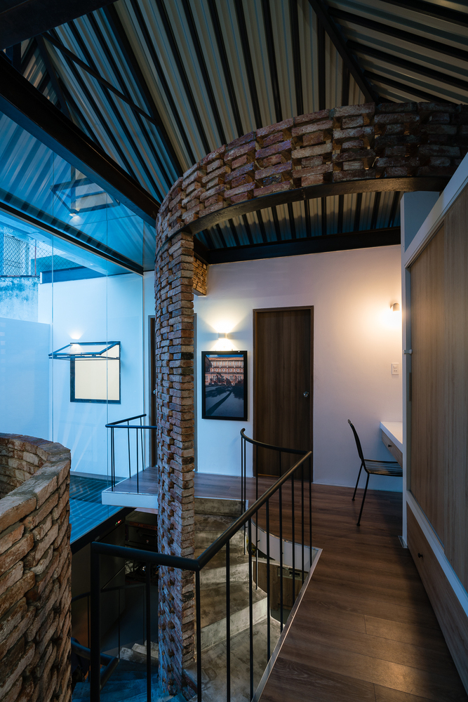 越南热带小院中的“遮阳伞”建筑-73