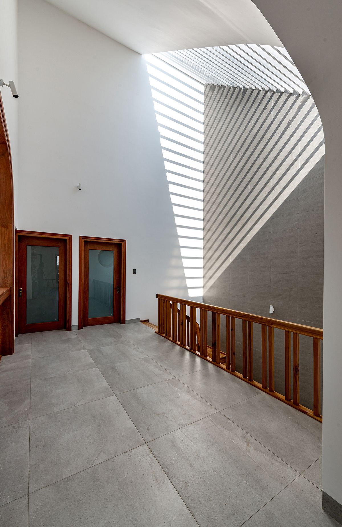 越南 Song Hinh 住宅 | 融合室外景观与室内设计的现代家庭住宅-34