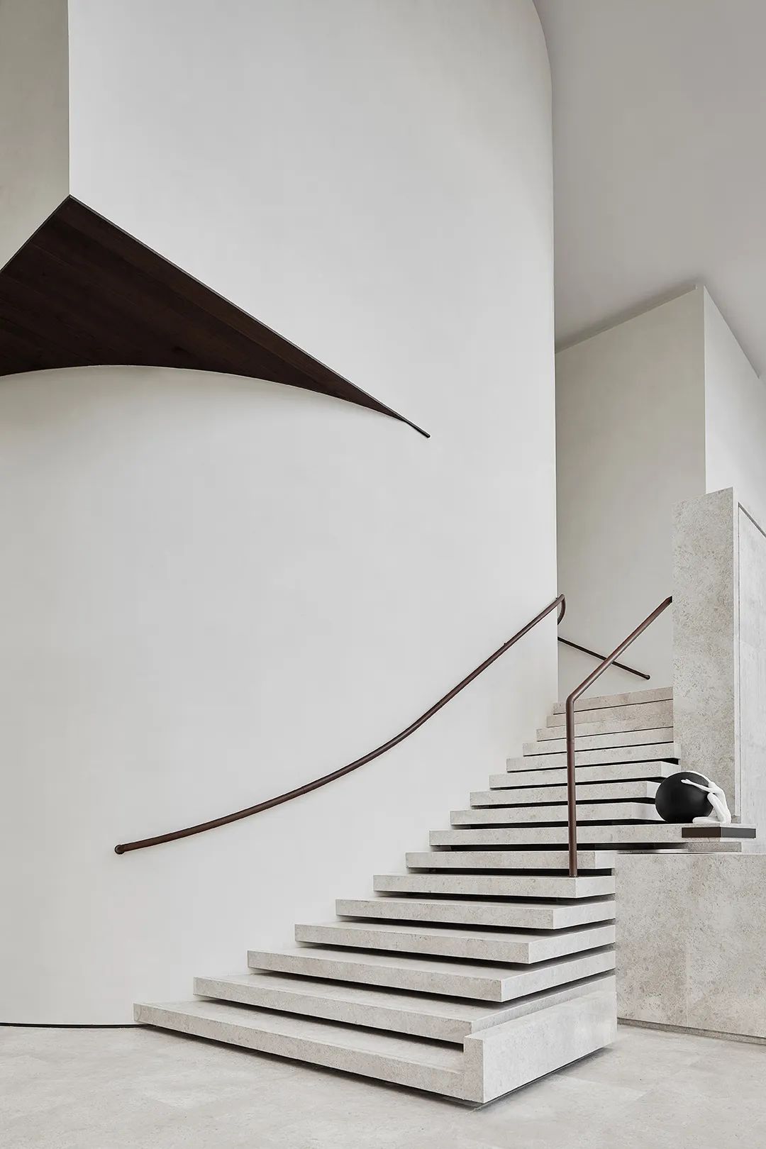 中南置地临沂林樾展示中心 | 原始美感的空间艺术-47