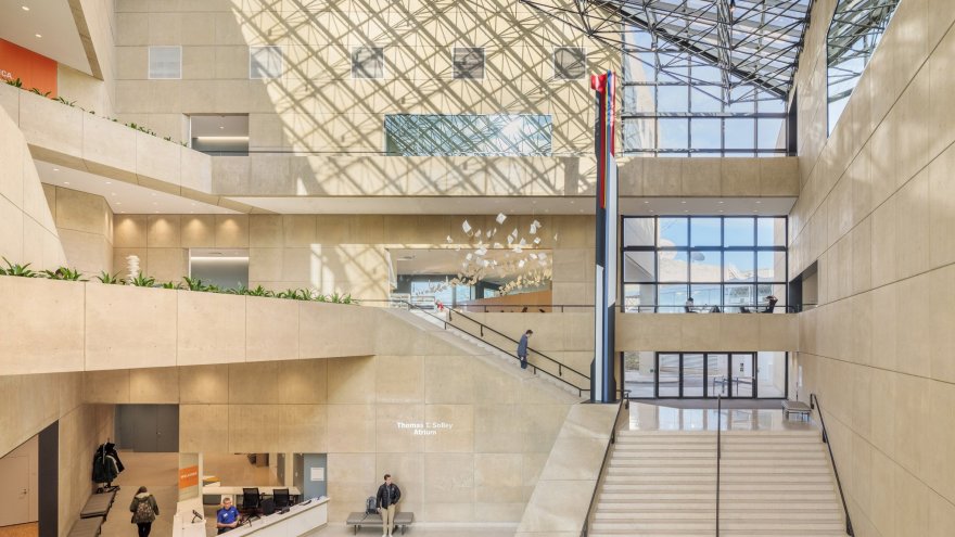 IM Pei's Eskenazi 博物馆在印第安纳州翻新,增设巧妙新元素-0