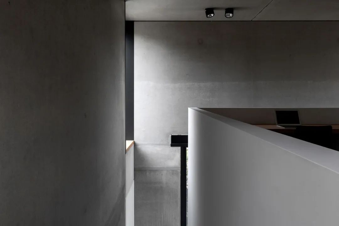 比利时混凝土住宅，温暖现代的可持续发展之家-43