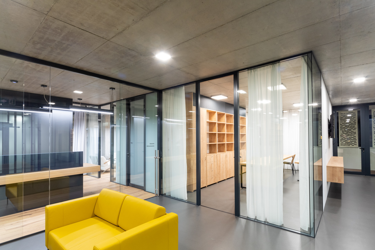 Dům služeb v Palkovicích(帕尔科维采服务楼)丨Jaroslav Holub,Lenka Krhovjáková等团队-21