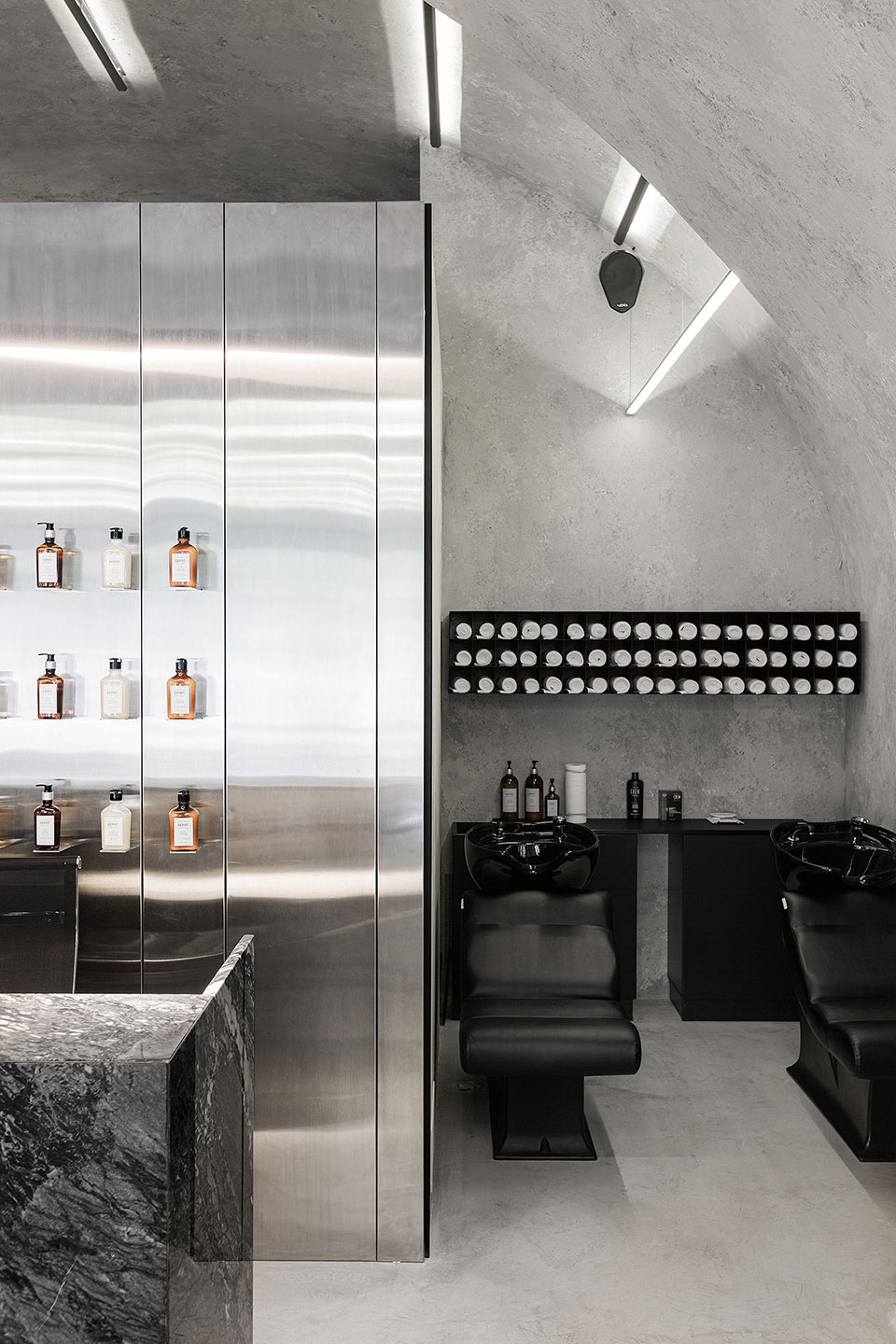 KULT纹身理发工作室，乌克兰 / Sivak+Partners-9