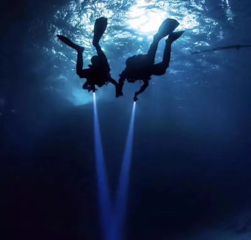 环游世界的美女设计师,把艺术与色彩织成了家-18