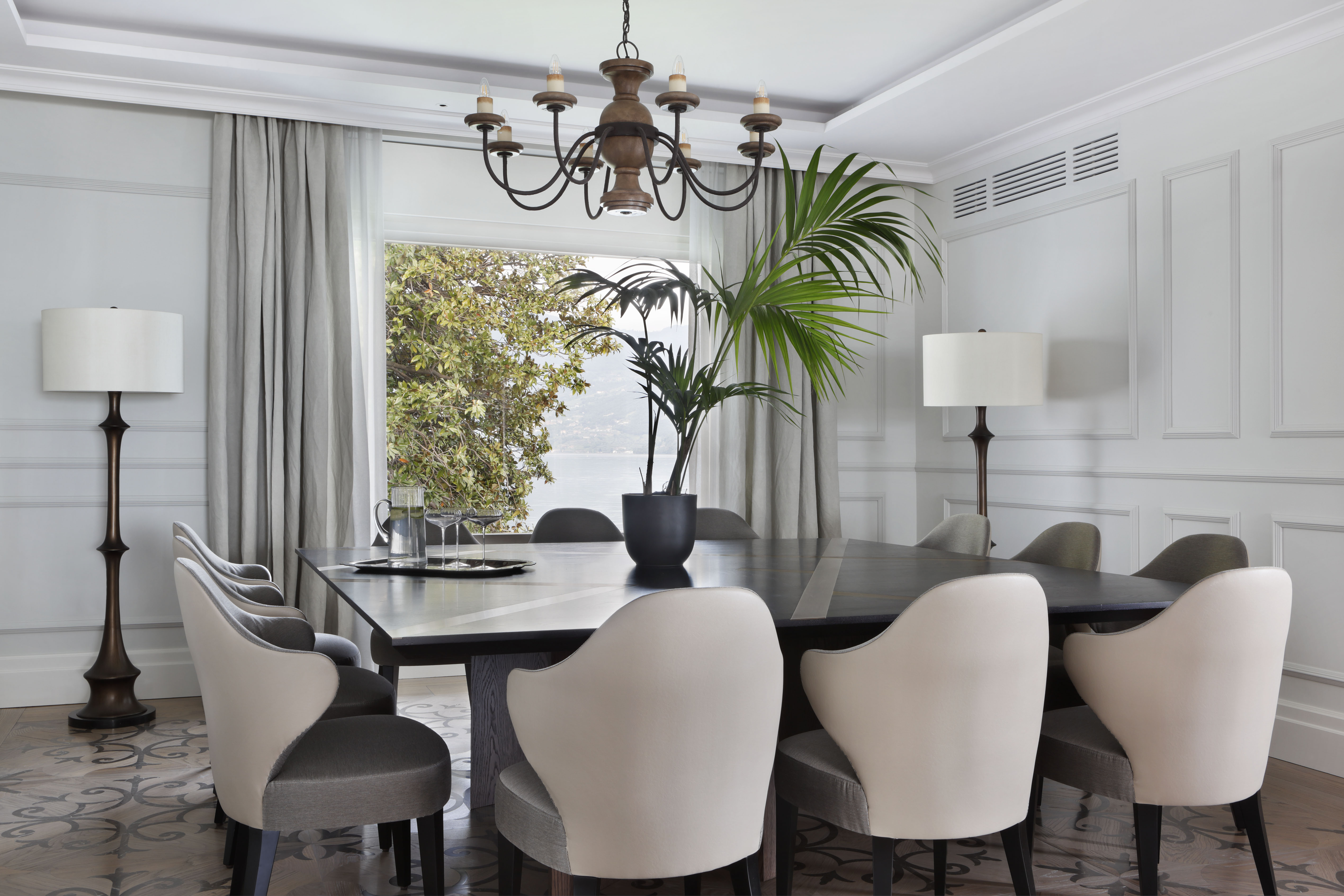 湖景别墅；湖畔小屋（在无更多上下文时，结合常见表达这么确定，湖景别墅相对更常用湖景住宅的概念，湖畔小屋更偏向位于湖边的小房子意思，下面统一按湖景别墅输出译文  ）
湖景别墅丨意大利丨Oliver Burns Studio-11