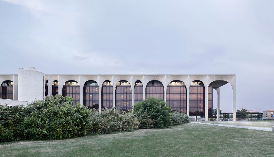 尼迈耶的蒙达多利集团总部丨意大利-12