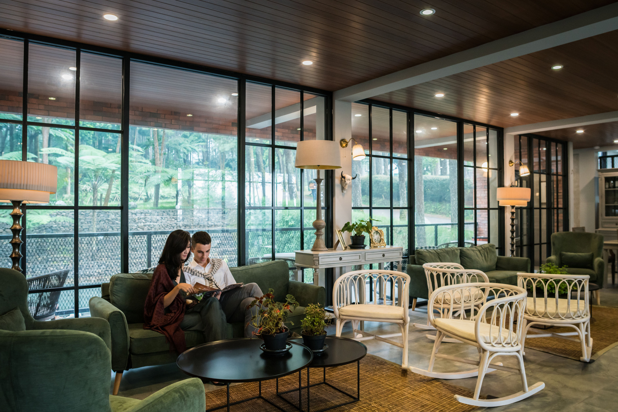 The Lakehouse Restaurant / LUWIST-31