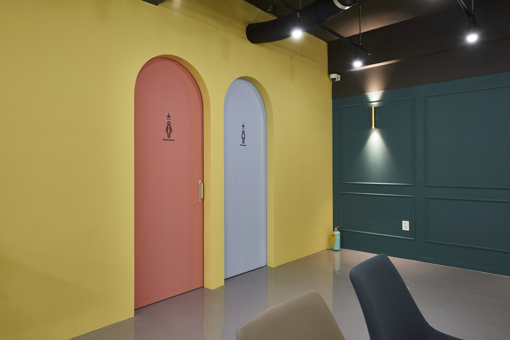 “韩国 YFIT 健身中心，色彩斑斓的室内设计引人注目”-14