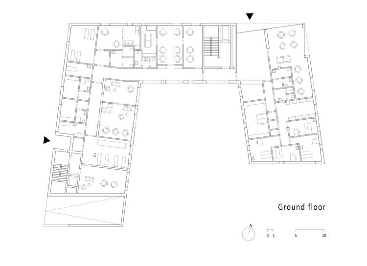 米兰老年住宅区的温馨木色调和谐空间-6