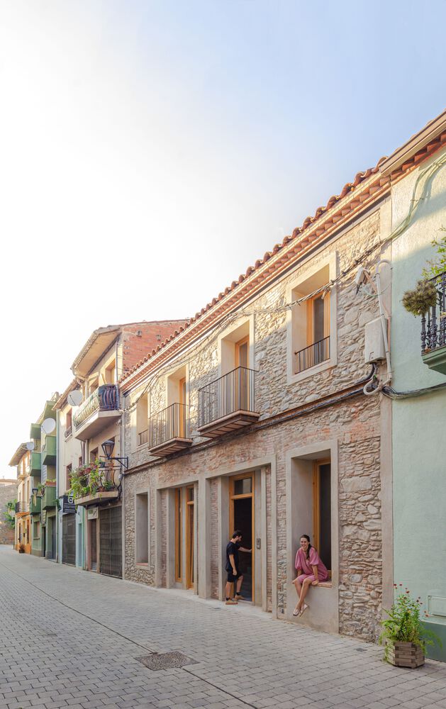 西班牙 Sant Esteve de Palautordera 老舞厅改造公寓楼-34