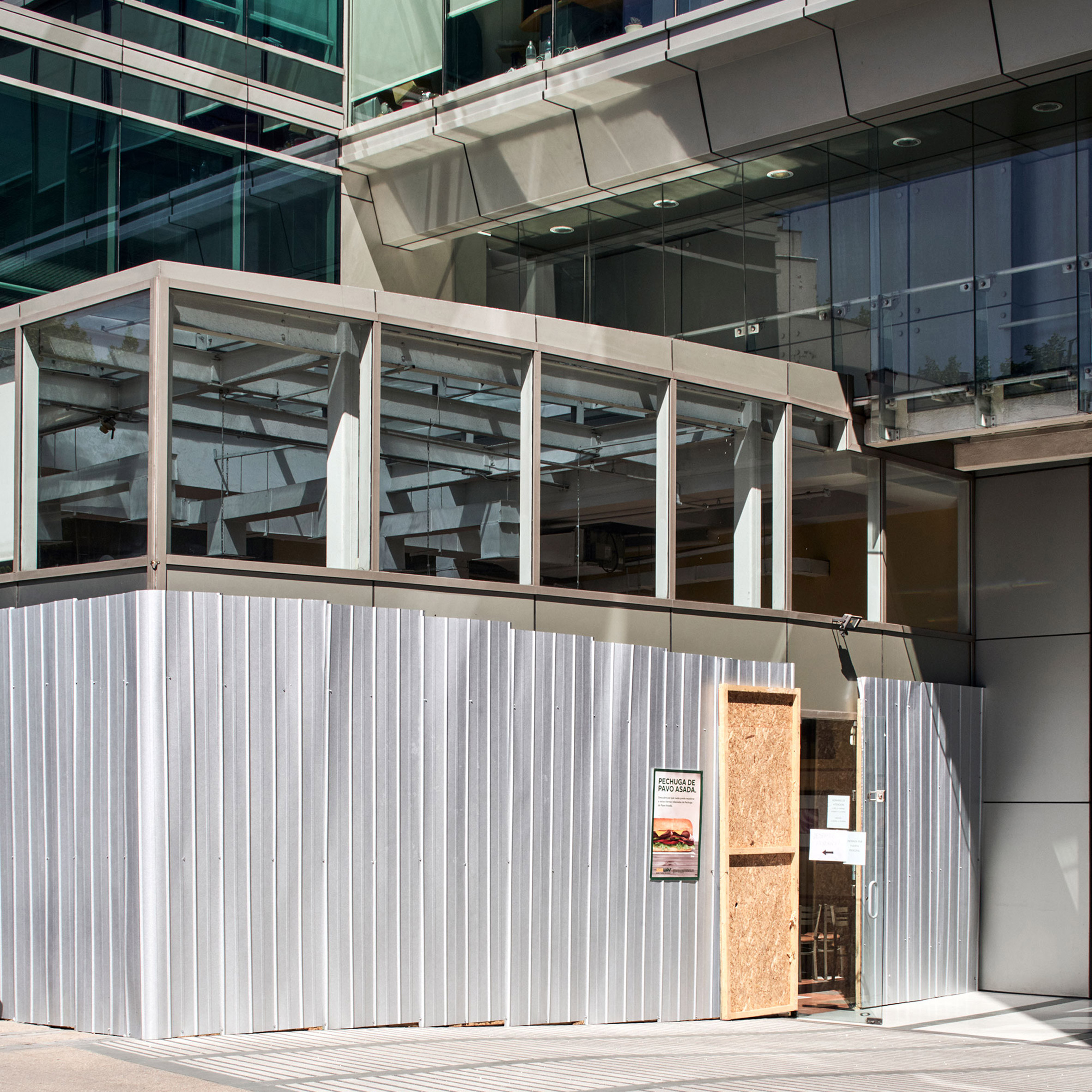 2021 年最佳建筑摄影项目 | 从马德里野兽派建筑到美信号棕榈树伪装塔-17